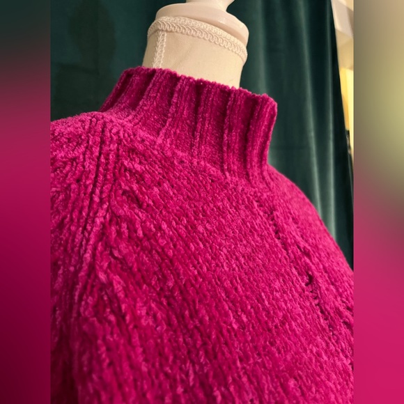 Fuchsia sweater - Picture 2 of 4